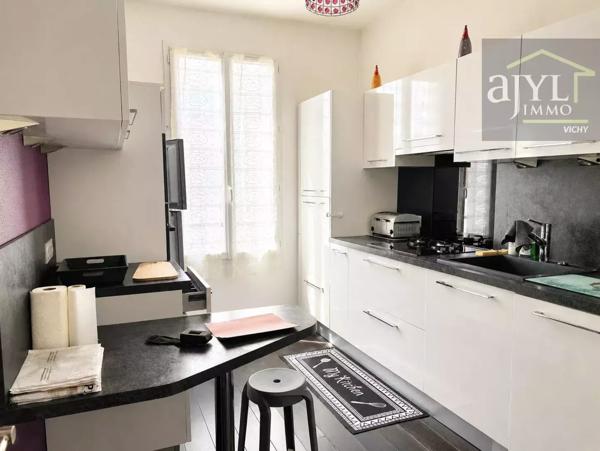 Appartement
         4 pièces
        - 85 m² 220 000 € *