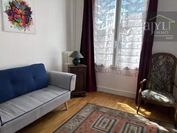 Appartement
         4 pièces
        - 85 m² 220 000 € *