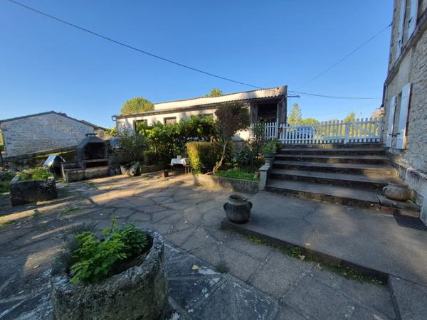 Maison à vendre 6 pièces SAINT SAVINIEN (17)