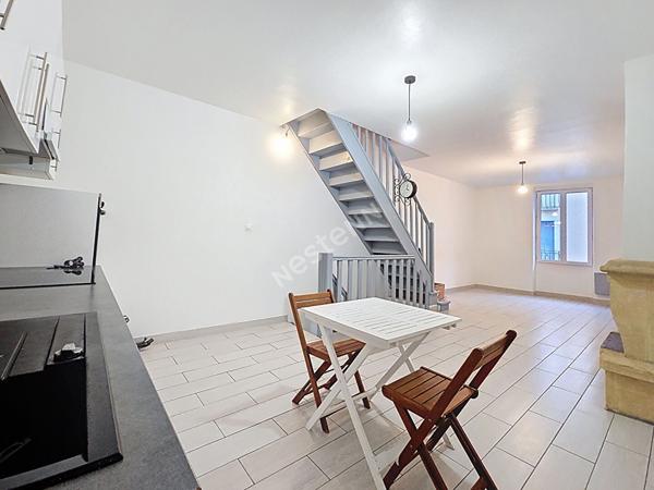 Maison de Ville à JONQUIERES avec terrasse