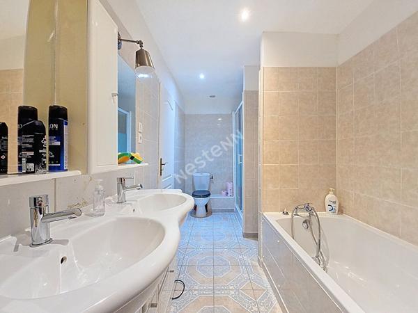 Maison de Ville à JONQUIERES avec terrasse