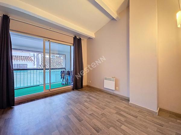 Maison de Ville à JONQUIERES avec terrasse