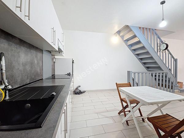 Maison de Ville à JONQUIERES avec terrasse