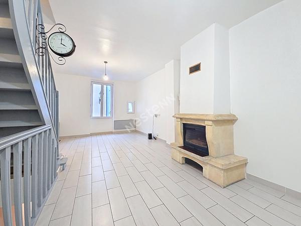 Maison de Ville à JONQUIERES avec terrasse