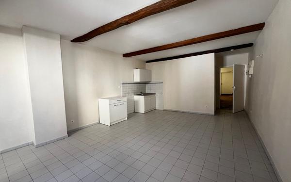 Appartement à louer    1 pièce •  Riez