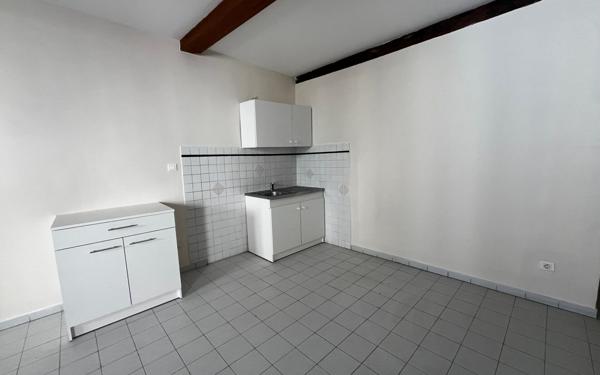 Appartement à louer    1 pièce •  Riez