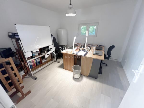 Maison
                                                                                                                                                                                                                                                                                                                        6 pièce(s)                                                                                                                                                                                                          4 chambre(s)                                                                                                                                                                                                          158  m²