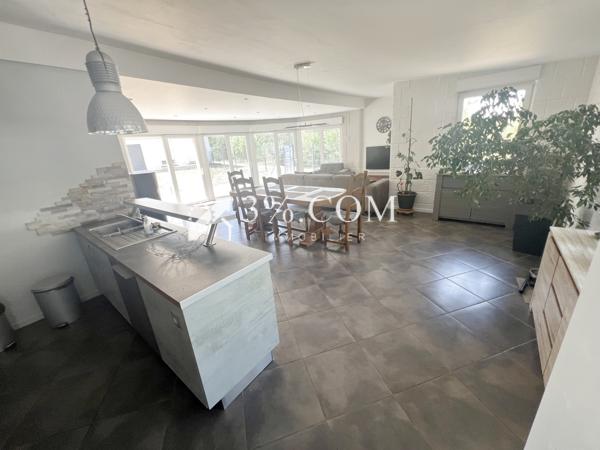 Maison
                                                                                                                                                                                                                                                                                                                        6 pièce(s)                                                                                                                                                                                                          4 chambre(s)                                                                                                                                                                                                          158  m²
