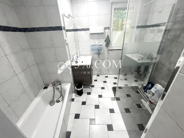 Maison
                                                                                                                                                                                                                                                                                                                        6 pièce(s)                                                                                                                                                                                                          4 chambre(s)                                                                                                                                                                                                          158  m²