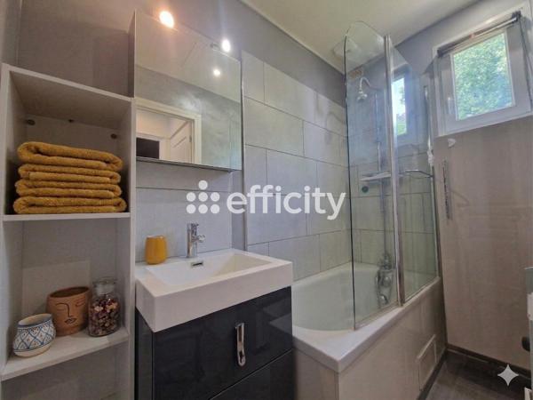 Maison
         4 pièces
        - 78 m² 190 000 € *