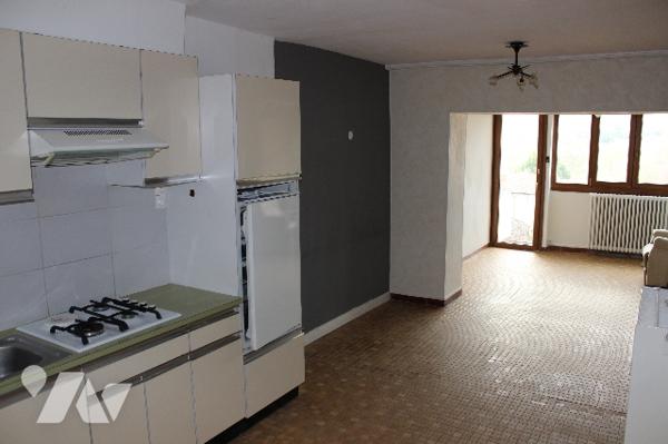 Beaumont, maison de bourg rue Victor Hugo avec garage et cave