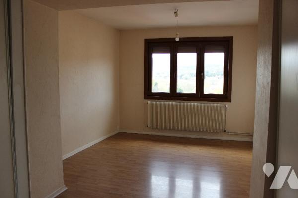 Beaumont, maison de bourg rue Victor Hugo avec garage et cave