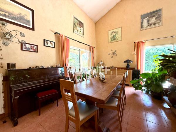Rare à Vourles Villa de 5 pièces 199 m2 avec piscine et garage double