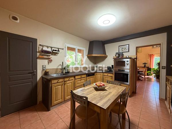 Rare à Vourles Villa de 5 pièces 199 m2 avec piscine et garage double
