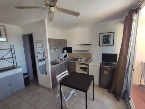 GRUISSAN - LE MEDITERRANEE - Studio meublé avec balcon à louer de Septembre à Juin - avec place de parking