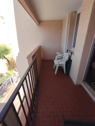 GRUISSAN - LE MEDITERRANEE - Studio meublé avec balcon à louer de Septembre à Juin - avec place de parking