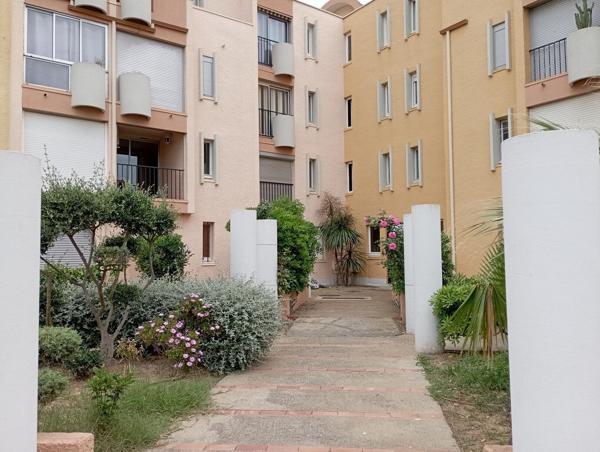 GRUISSAN - LE MEDITERRANEE - Studio meublé avec balcon à louer de Septembre à Juin - avec place de parking