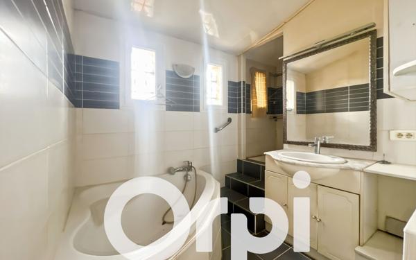 Maison à vendre    5 pièces •  Lattes