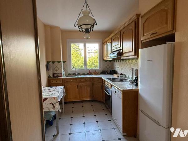 La Marbellière: Grand T3 au 2eme étage, de 85.6m², en très bon état général, balcon, cave, parking