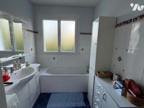 La Marbellière: Grand T3 au 2eme étage, de 85.6m², en très bon état général, balcon, cave, parking