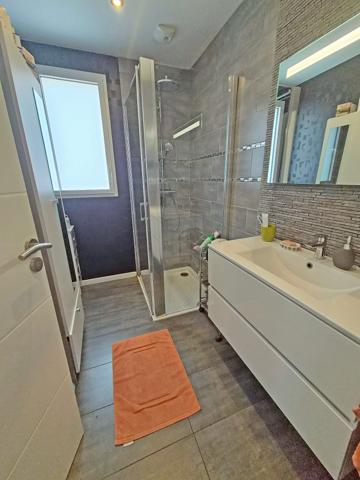 Maison contemporaine proche bourg et plages