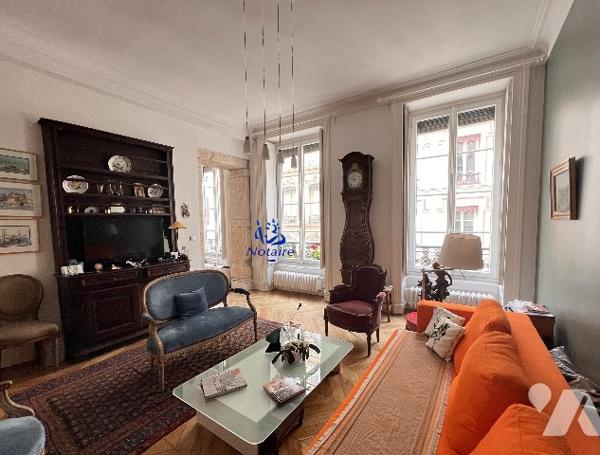 LYON 2 - Ainay - T6 rénové de 172 m² avec cachet - 4 chambres et 3 salle d'eau.