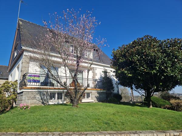 A PONTIVY...PROCHE CENTRE VILLE...MAISON AVEC JARDIN CLOS. Pontivy (56300)
