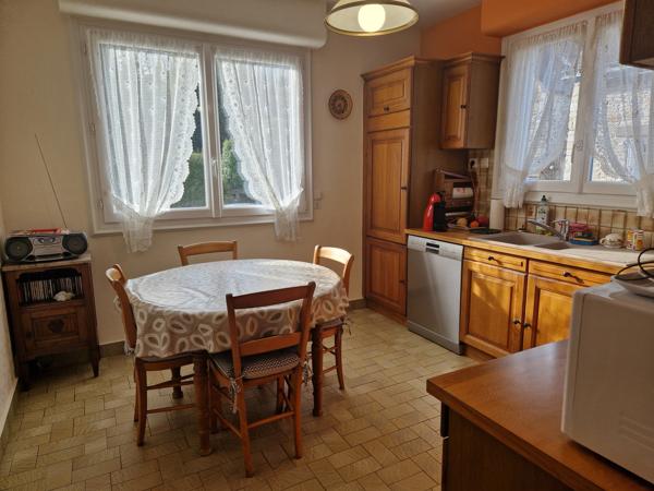 A PONTIVY...PROCHE CENTRE VILLE...MAISON AVEC JARDIN CLOS. Pontivy (56300)