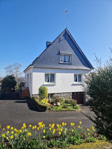 A PONTIVY...PROCHE CENTRE VILLE...MAISON AVEC JARDIN CLOS. Pontivy (56300)