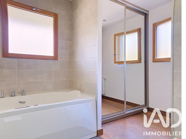 Maison à vendre 6 pièces 233 m² Divonne-les-Bains