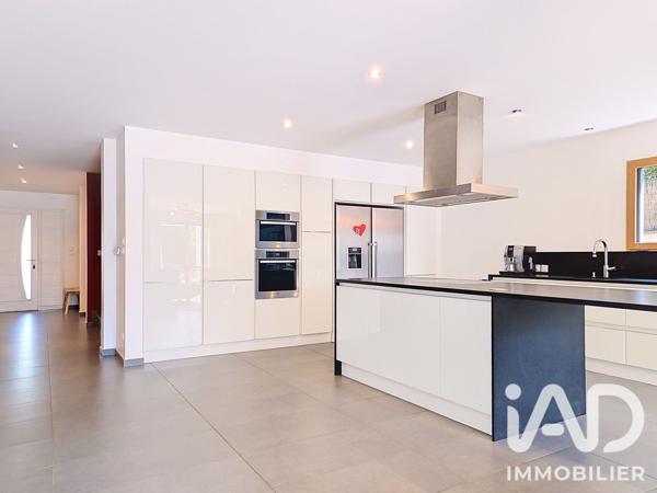 Maison à vendre 6 pièces 233 m² Divonne-les-Bains