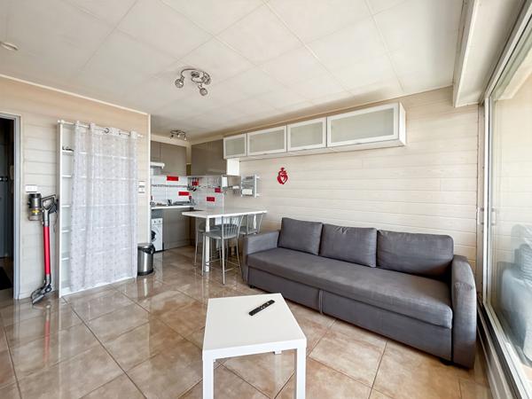 Studio face mer au 6ème et dernier étage dans résidence avec ascenseur