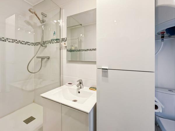 Studio face mer au 6ème et dernier étage dans résidence avec ascenseur