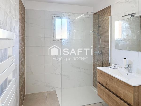 Villa R+1 avec garage sur parcelle de 175m2  2 chambres et une terrasse Portiragnes