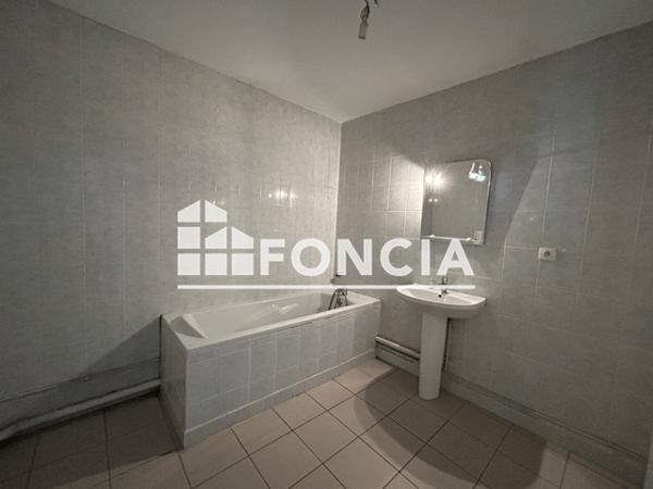 Location Appartement 2 pièces 46.71 m² - 6 PLACE DU MARECHAL LECLERC Chateau Thierry 02400