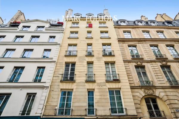 Paris VI. Saint-Germain-Des-Prés. Studio avec mezzanine.
