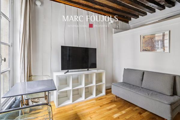 Paris VI. Saint-Germain-Des-Prés. Studio avec mezzanine.