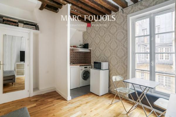 Paris VI. Saint-Germain-Des-Prés. Studio avec mezzanine.