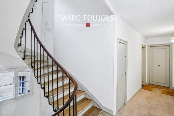 Paris VI. Saint-Germain-Des-Prés. Studio avec mezzanine.