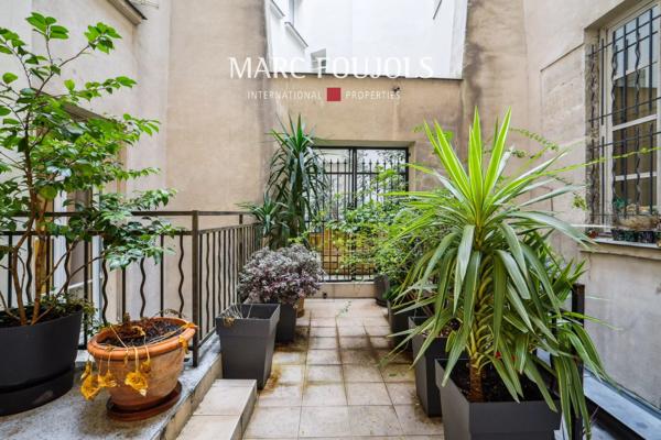 Paris VI. Saint-Germain-Des-Prés. Studio avec mezzanine.