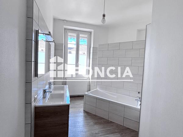 Location Appartement 5 pièces 136.3 m² - 2 AVENUE GEORGES FRIER Voiron 38500