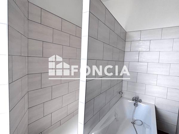 Location Appartement 5 pièces 136.3 m² - 2 AVENUE GEORGES FRIER Voiron 38500