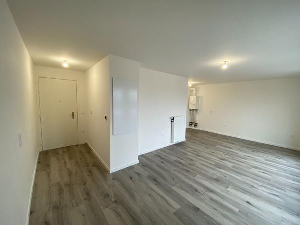 STUDIO - LE BLANC MESNIL -33.95 m2 habitables- 38.07m2 surface totale
