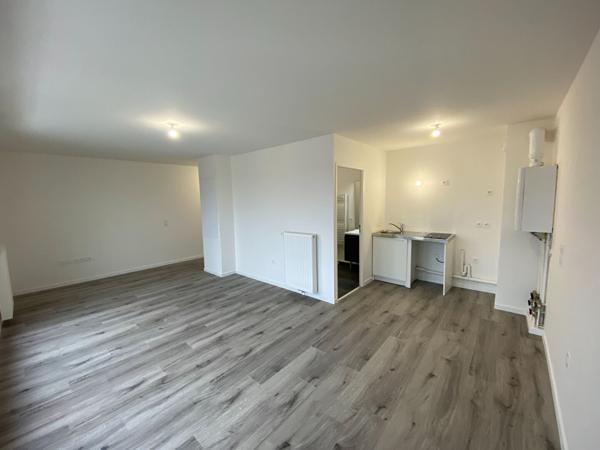 STUDIO - LE BLANC MESNIL -33.95 m2 habitables- 38.07m2 surface totale