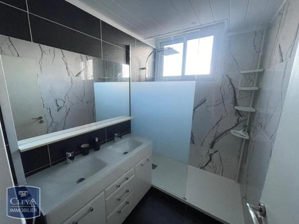 Appartement à louer 5 pièces 82.99m²