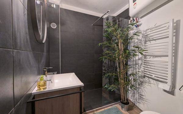 Appartement à louer    2 pièces •  Meynes