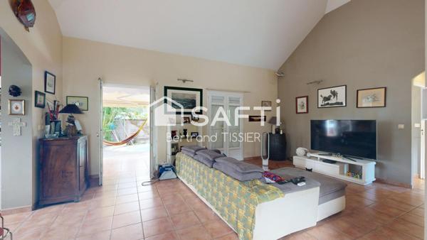 Maison, trois chambres, dépendance, piscine, jardin