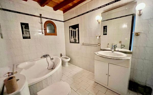 Maison à louer    4 pièces •  Vauvert