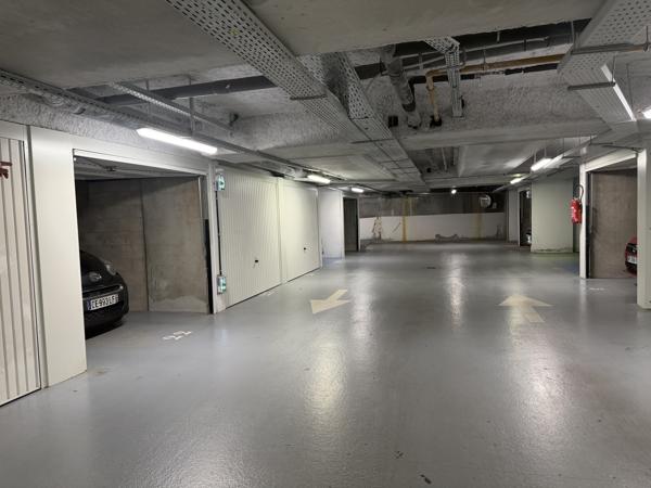 Appartement
         2 pièces
        - 59 m² Bien prestige 598 800 € *