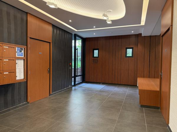 Appartement
         2 pièces
        - 59 m² Bien prestige 598 800 € *